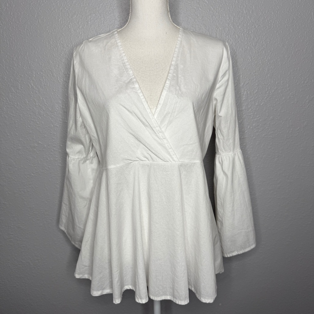 Pre-Owned Women  2HEARTS White‎ Blouse surplice neckline,long bell sleeves Large